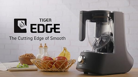 Brand New in Box Smoothie Blender Maker, Crushed Ice, Milkshakes, Soups (#194)